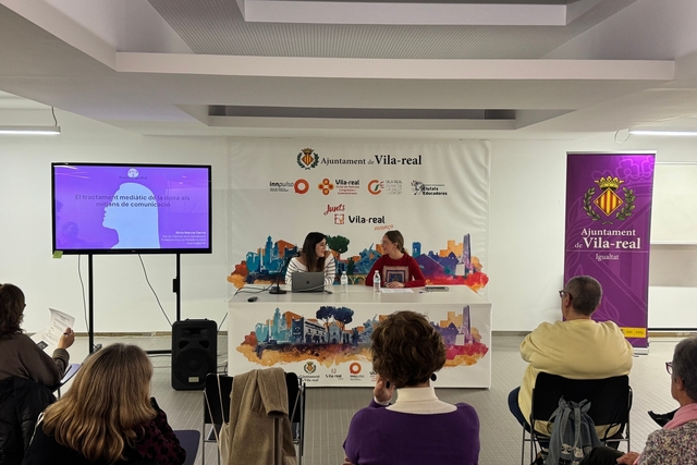 La vicealcaldesa, Maria Fajardo, y la docente Silvia Marcos, en la inauguracin de 'l'Escola d'Igualtat'_1