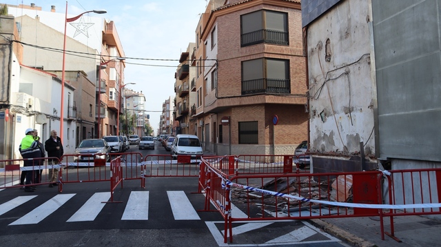 Revisi de la faana del Trinquet Municipal desprs de la caiguda de part del revestiment