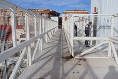 Desperfectes en la passarella de l'estaci_1