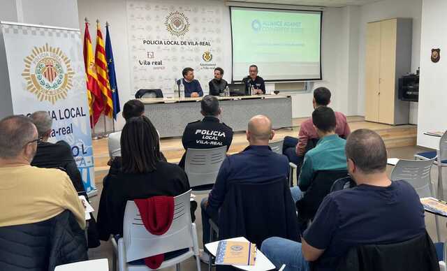 La Policia Local refora la formaci en detecci de falsificacions de begudes