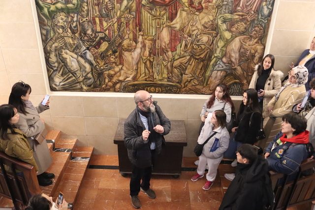Els i les estudiants del Centre de Formaci de Persones Adultes 'Antiga Panderola' visiten les dependncies municipals_2