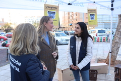 La vicealcaldesa Maria Fajardo visita el punto informativo de la campaa para la implantacin de la recogida de residuos orgnicos_1