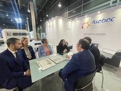Visita de Maria Fajardo i Diego Vila a la inauguraci de Cevisama 2025_1