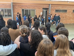 Bienvenida por parte del alumnado de Fundacin Flors.
