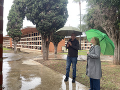 La vicealcaldesa, Maria Fajardo, ha visitado el Cementerio Municipal acompaada por el tcnico responsable.