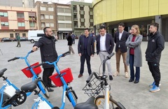 A los vehculos elctricos se suman las bicicletas del servicio Vilabici y los autobuses de 'Groguet'.
