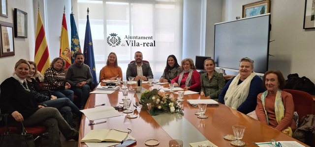 Integrants de l'Associaci RUSC i de l'AMPA del collegi d'educaci especial La Panderola s'han reunit amb representants poltics municipals i autonmics.