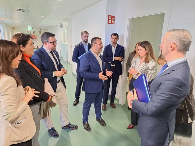 El alcalde y la conselleria visitan el Palacio de Justicia de Vila-real