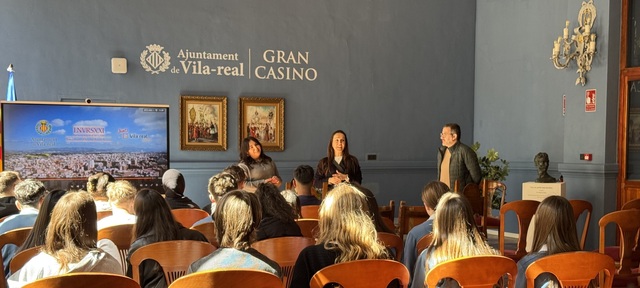 Vicens y Vila han recibido a los alumnos en el Gran Casino.