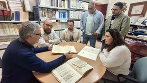 Los ediles de Fiestas y Archivo han acompaado a los integrantes de la Comissi del Bou.