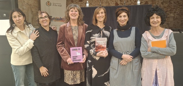 Maria Jos Martnez i Dora Saura amb les actrius.