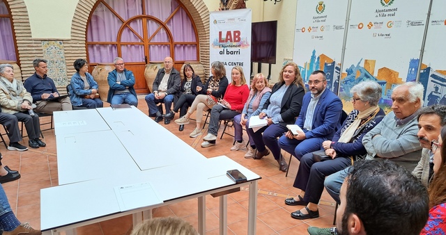 L'Ajuntament al barri visita el districte de la Zona Centre_3