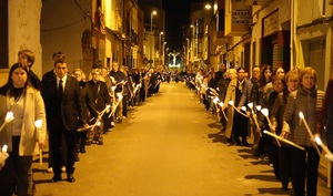 Desenes de persones han processonat.