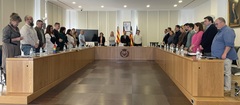 Minut de silenci pel Papa Francesc en el Ple ordinari d'abril.