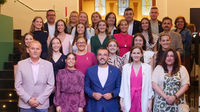 Visita oficial al manifest de la reina i dames de les festes de 2025_3