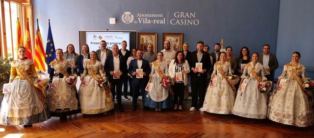 La cort d'honor amb els representants poltics i de les entitats festives.