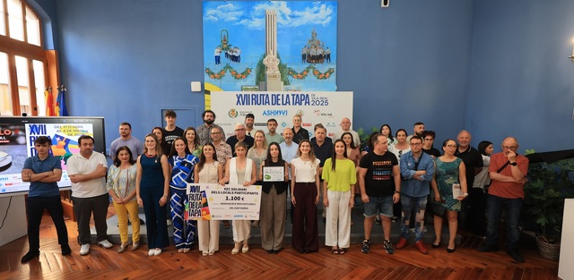 Foto de fam�lia amb tots els premiats.