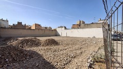 S'ha anivellat el terreny i es mant� la tanca.