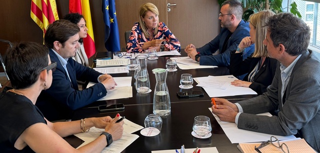 Representantes del Ayuntamiento y de la Generalitat en la reunin.