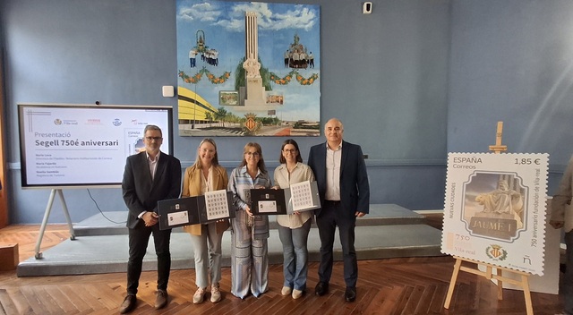 Fajardo y Sambls con responsables de Correos.