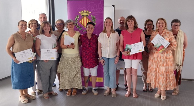 Las participantes recibieron un diploma y un libro.