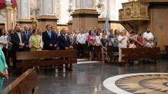 Autoridades y sociedad en la festividad.