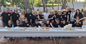 Los organizadores de la actividad junto a representantes municipales.