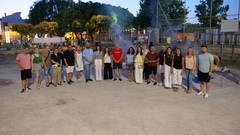 Representantes de la corporacin municipal, de las fiestas y de otras entidades vecinales participaron en la 'xulla'.