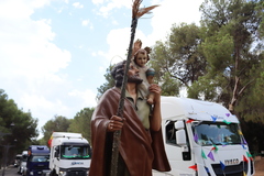 El sant ha desfilat en un dels vehicles d'SPV.