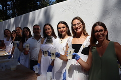 Sambls y Benlloch, junto a la reina y las damas de la ciudad, han repartido hortacha y 'fartons'.