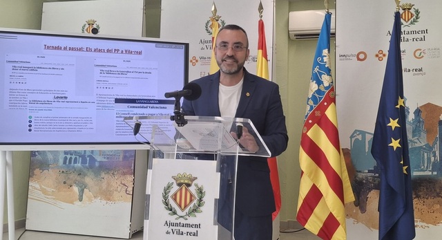 L'alcalde, durant la roda de premsa.