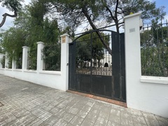 Fachada del inmueble situado en la calle Ermita.