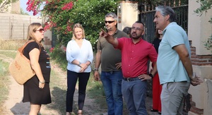 Visita de los responsables polticos y de tcnicos municipales al entorno de Mol Nou.