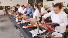 Primera edici�n del corte de jam�n, un evento solidario.