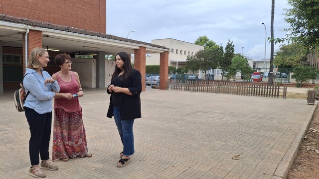 Vicens y Fajardo con la directora del centro.