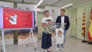 La edila Dora Saura y el mago Yunke.