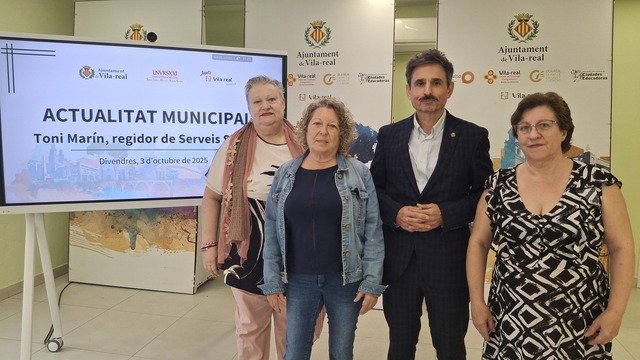 El edil Toni Mar�n con la presidenta de RUSC y otras integrantes de la Asociaci�n.