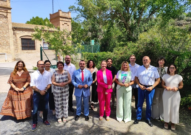 Foto de la signatura del Pacte de la Llum de Tol.