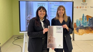 La regidora d'Educaci�, Anna Vicens, junt a la directora de Ruralnostra, Ana Jim�nez.