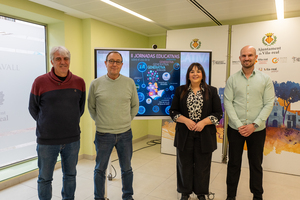 Anna Vicens, concejala de Educaci�n, posa junto a Alejandro Ribes, Ernesto Boixader y Vicente LLop. 