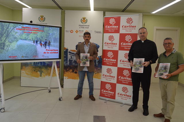 Consiliari de C�ritas Interparroquial, moss�n Javier Aparici; del president de l'entitat, Enrique Cort�s; i del regidor de Serveis Socials de l'Ajuntament de Vila-real, Toni Mar�n.