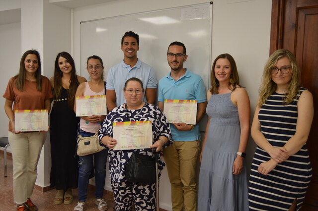 Lliurament de diplomes als participants.