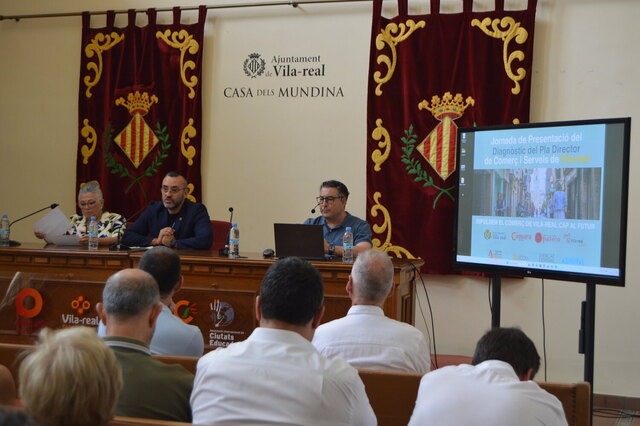 Presentaci�n a Casa dels Mundina