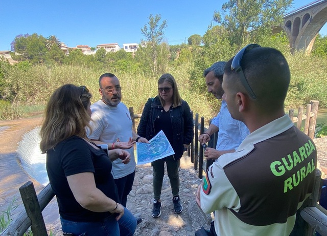 Benlloch amb t�cnics municipals i personal del Consorci en una reuni� de preparaci�.