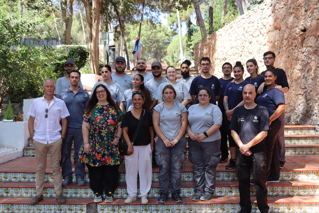 La concejala de Econom�a e Innovaci�n, Ana Torres, durante la visita a los trabajos que desarrolla el alumnado del Taller de Empleo Juvenil Talent Jove Vila-real en l'Ermita de la Mare de D�u de Gr�cia.