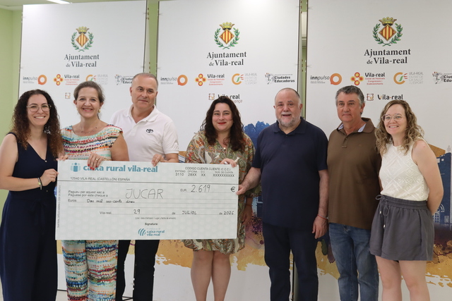 Lliurament del xec a JuCar.