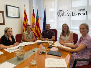 Reuni�n entre los responsables municipales y de la empresa encargada de la elaboraci�n.