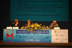 69. Mesa Redonda. Inspectora Rosana Gallardo, Catedrtico Miguel A. Santos y Doctor Josep Redorta