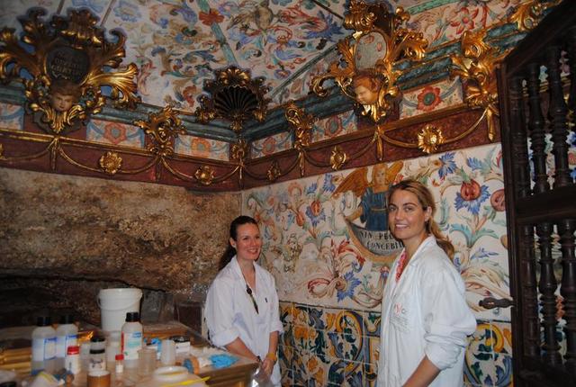 Treballs de restauraci que s'efectuen sobre les pintures murals de la coveta de la Mare de Du de Grcia de Vila-real  