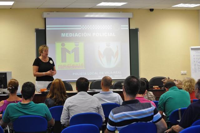 La Policia Local de Vila-real 'exporta' els m�todes de la Unitat de Mediaci� a M�laga